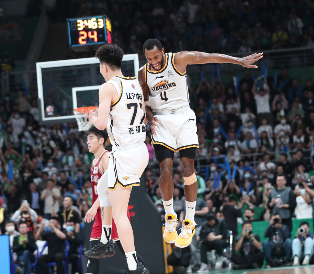 米兰体育- 欧冠皇马客战莱比锡海报 