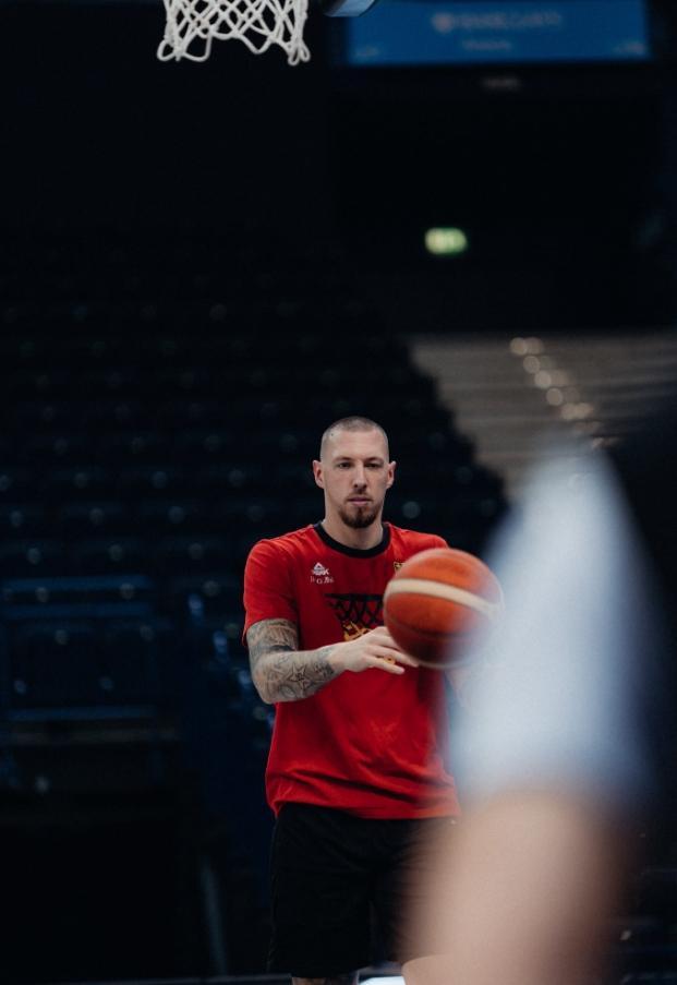 重返赛场引发热议！，西亚卡姆在德国队比赛中晋级下一阶段再创辉煌时刻(西亚卡姆遭遇3连败)