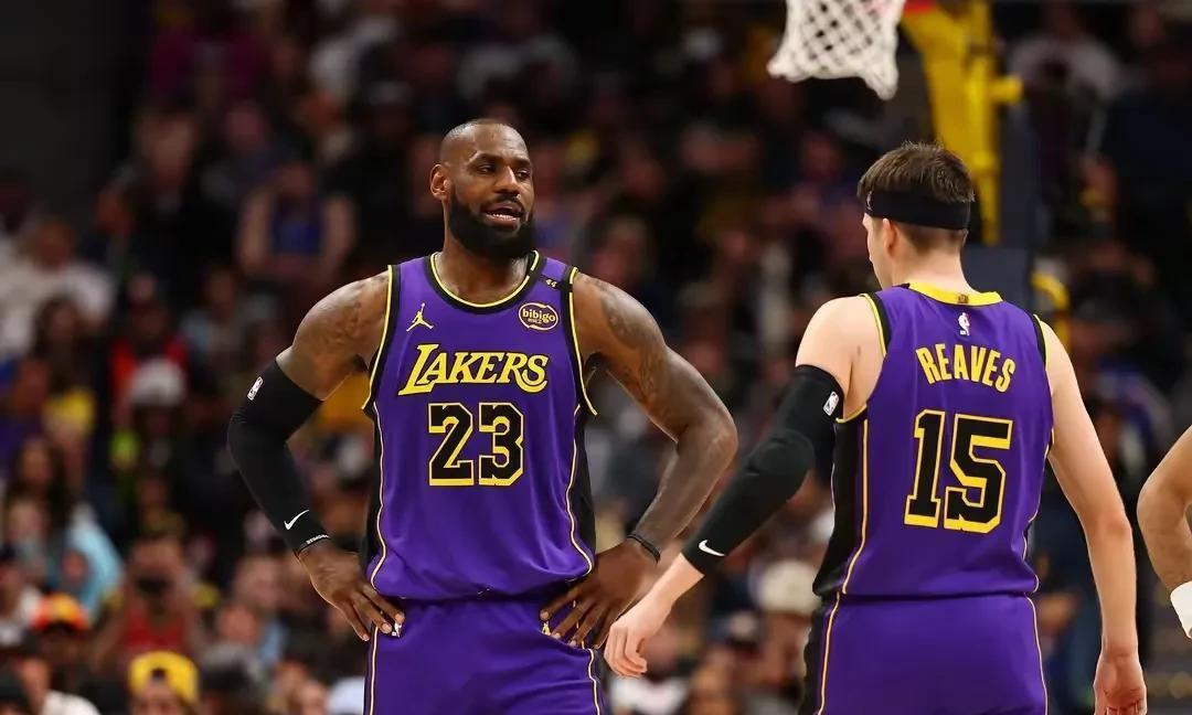 包含詹姆斯在湖人比赛中势不可挡，绝杀引发热议！的词条