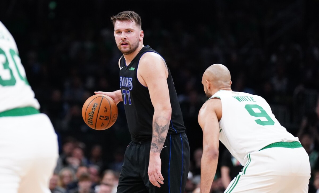 东契奇回归赛场,大胜首场状态亮眼,日本队观众沸腾!的简单介绍 东契奇回归赛场,大胜首场状态亮眼,日本队观众沸腾!的简单介绍