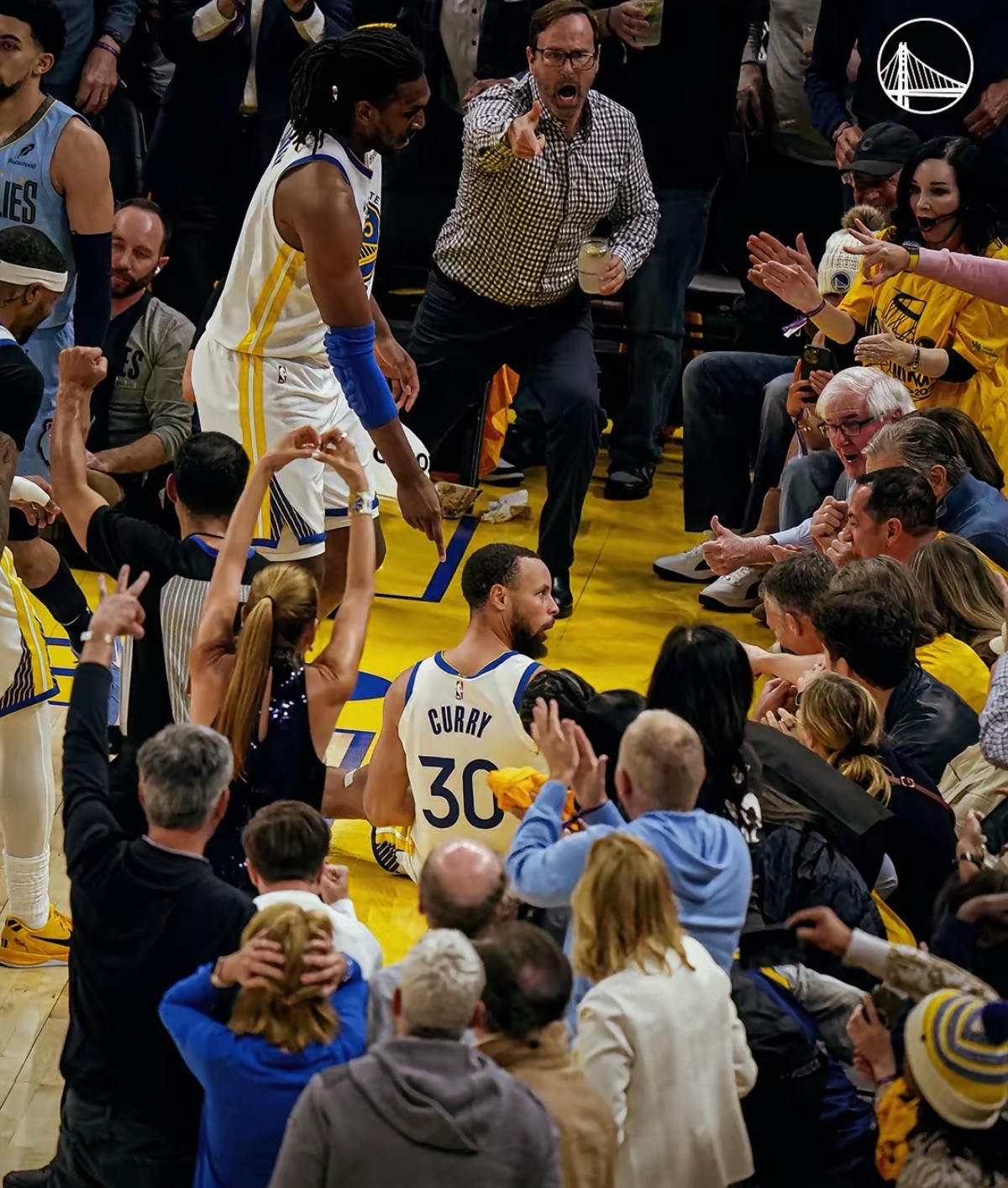 库里在拜仁比赛中关键助攻,回归赛场引发热议的是谁 库里在拜仁比赛中关键助攻,回归赛场引发热议的是谁